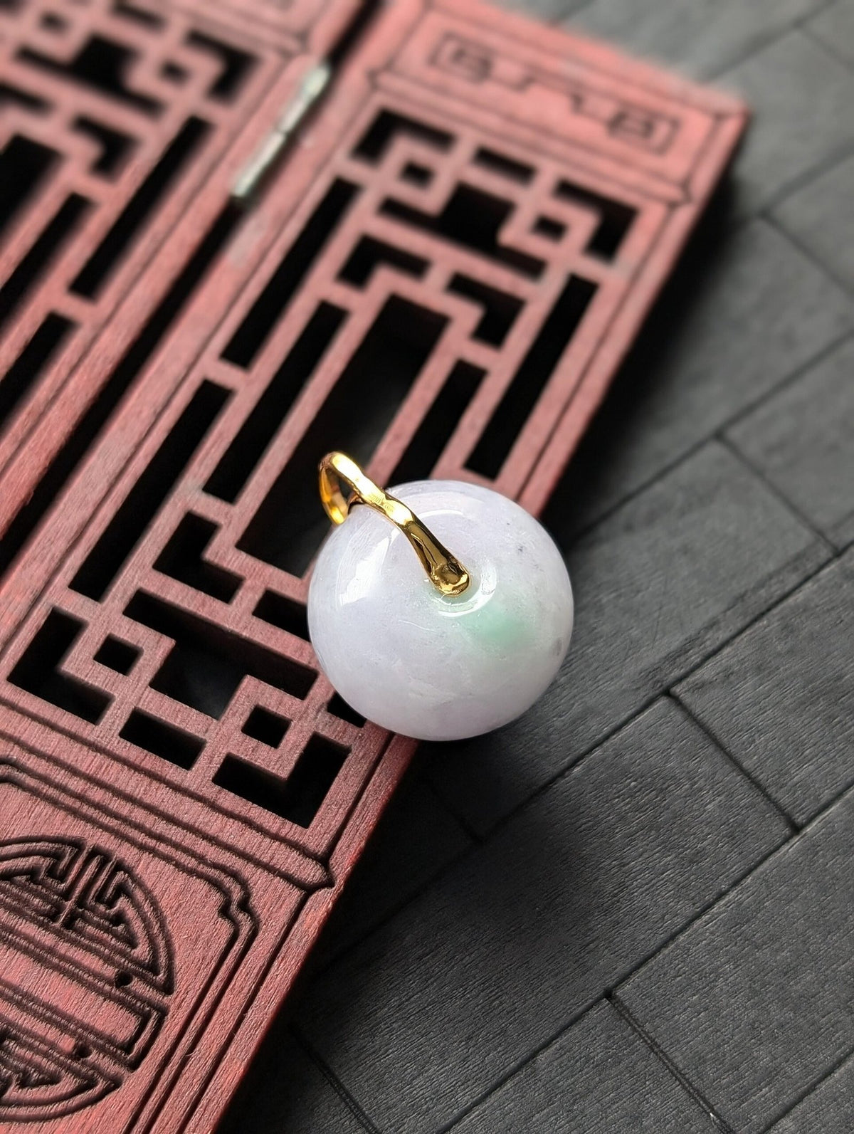 Light Lavender/Green Jade Donut Pendant