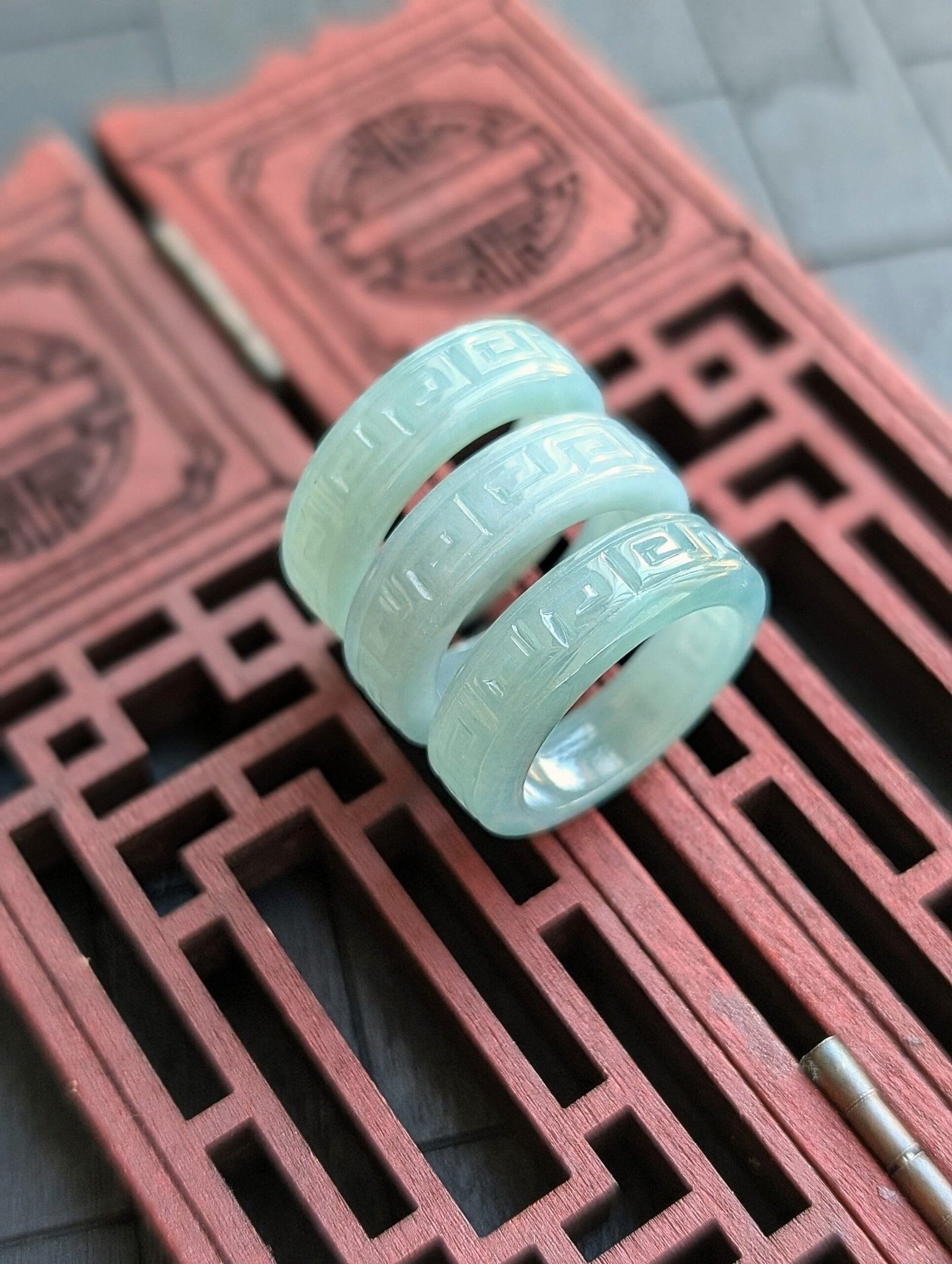 Light Green "V" Jade Ring