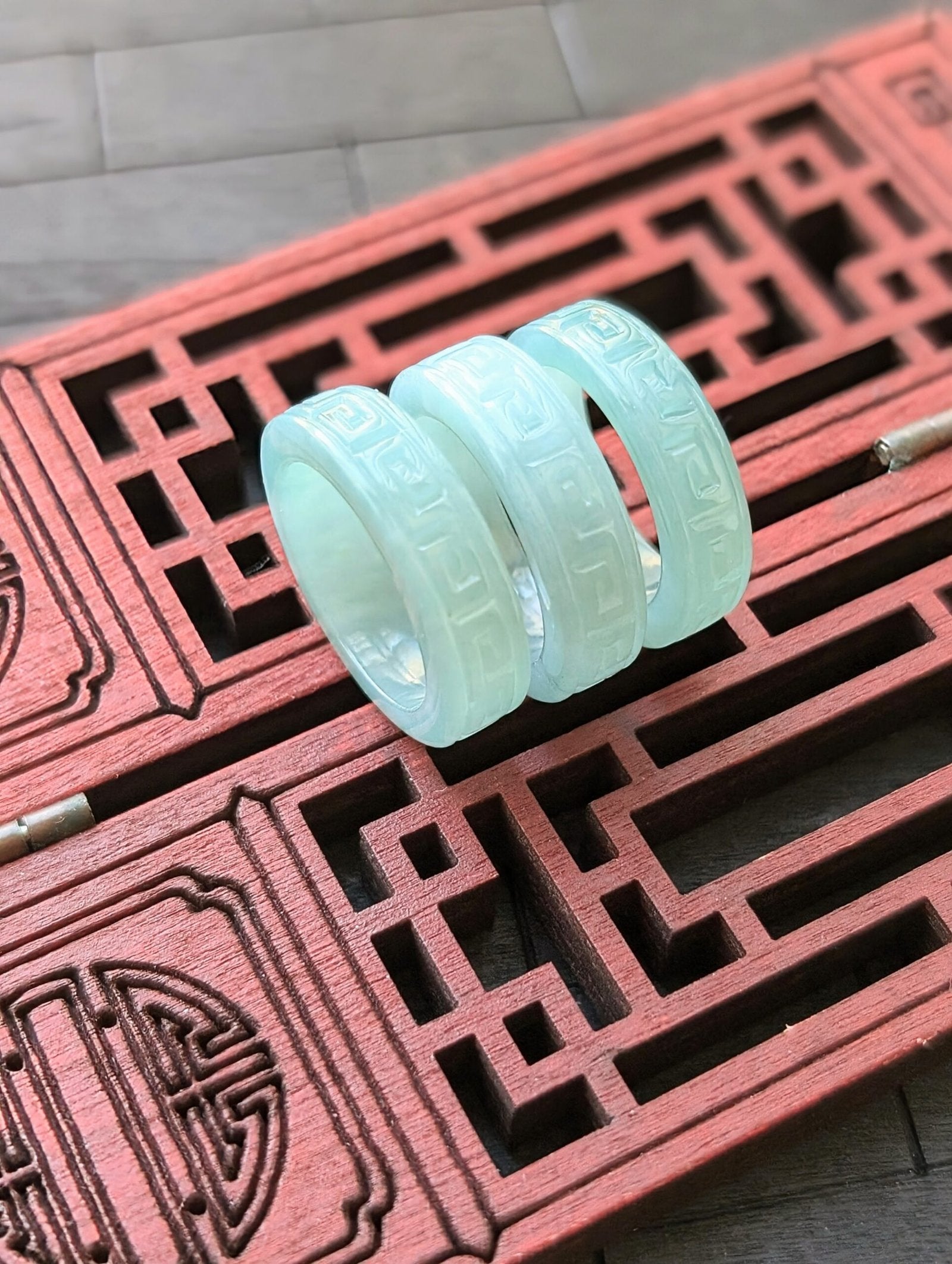 Light Green "V" Jade Ring