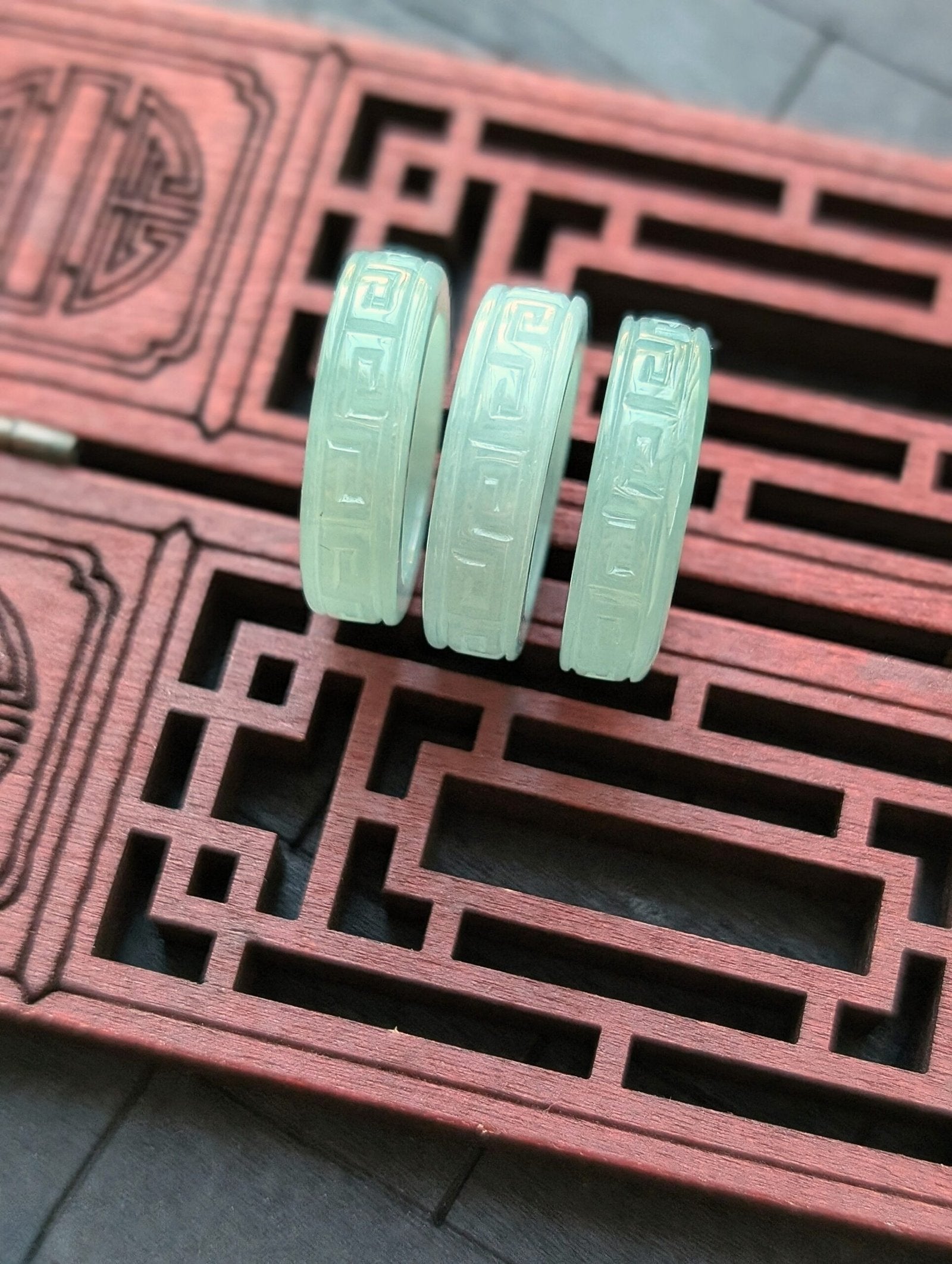 Light Green "V" Jade Ring